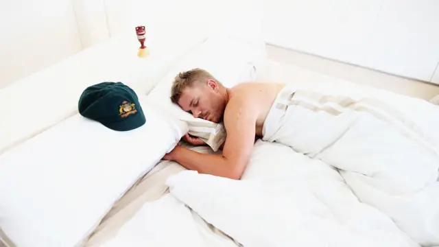 నిద్ర లేమి, వారాంతాల్లో నిద్ర, క్రీడా నైపుణ్యం, స్లీప్ బ్యాంక్