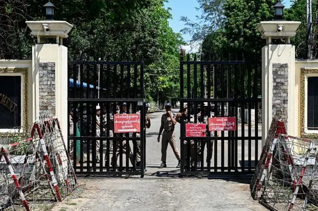 အင်းစိန်အကျဉ်းထောင် (ပုံဟောင်း)