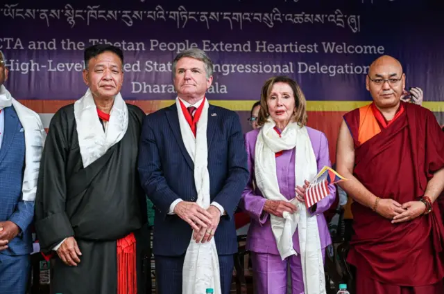 ধরমশালায় পৌঁছনর পরে মার্কিন প্রতিনিধিদলের একাংশ