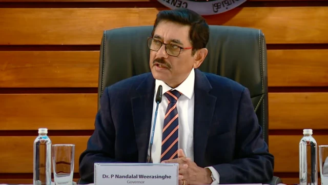 "පැහැලිවම පෙනෙන්න තියෙනවා ටර්ගට් එකට යන එක කිසිම ගැටලුවක් නැහැ. ඒක දැනටම (NIR) ටාර්ගට් එකට වඩා ඉහළින් පවත්වා ගෙන යන්නේ." යැයි ආචාර්ය නන්දලාල් වීරසිංහ පැවසීය.