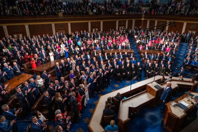 အမေရိကန်ကွန်ဂရက်လွှတ်တော်လွှတ်တော်နှစ်ရပ်ပေါင်းရှေ့မှောက်မှာ မိန့်ခွန်းပြောတဲ့ထရမ့် 