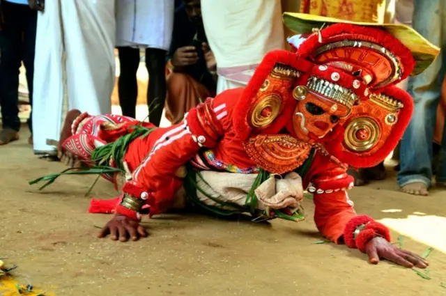 Vị thần theyyam cá sấu cổ đại