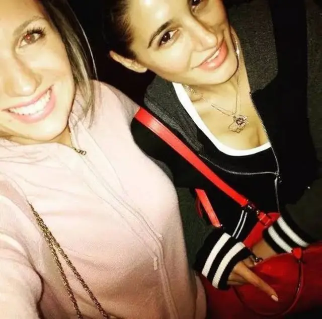 بہت سے نیوز چینل نے اس تصویر کا کریڈٹ نرگس فخری کے فیس بک کو دیا ہے