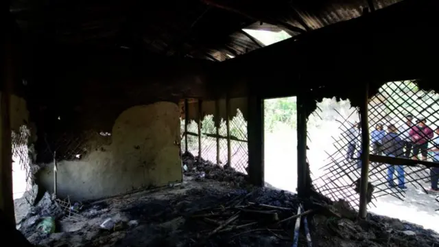 आरोपीचं जळालेलं घर