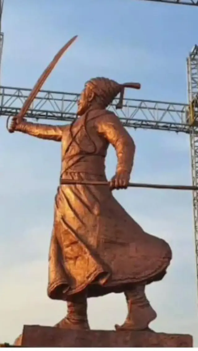 மோதி, சிவாஜி சிலை