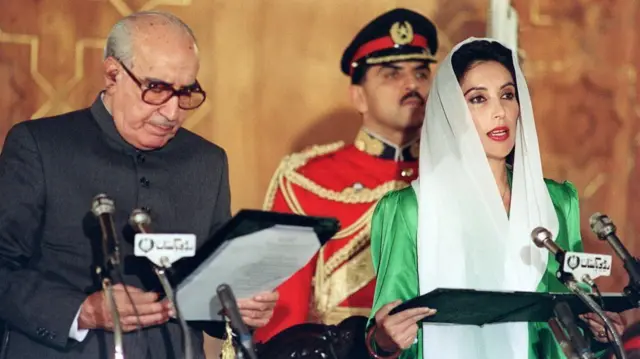 Benazir Bhutto, Ghulam Ishaq Khan