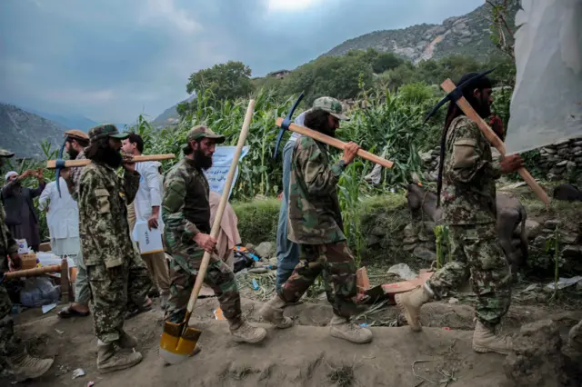 Местные спасатели