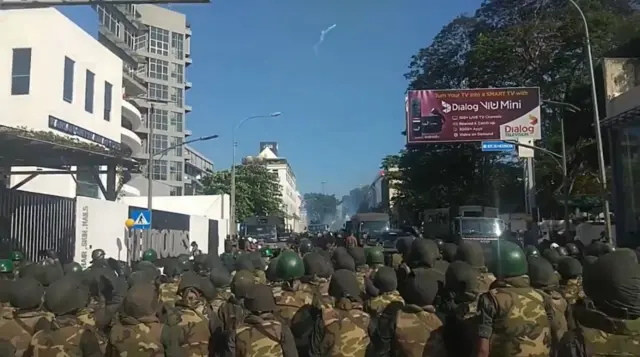 කොළඹ ඉබ්බන්වල ප්‍රදේශයේදී පොලිසිය ජල හා කඳුළු ගෑස් ප්‍රහාර එල්ල කරයි