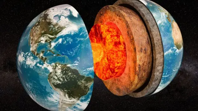 Les montagnes intérieures de la Terre se situent entre le noyau métallique de la planète et le manteau rocheux qui l'entoure