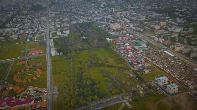 Ататүрк сейил багына курулган үйлөргө кимдер уруксат берген, мыйзам чегинде жоопко тартылабы деп коомчулук байкоо салып турган чагы