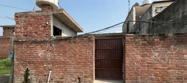 ਆਦੀਆ ਪਿੰਡ ਵਿੱਚ ਇੰਦਰਜੀਤ ਸਿੰਘ ਦਾ ਘਰ