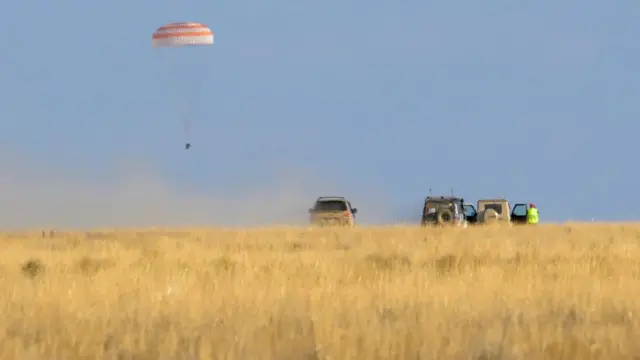 Módulo da Nasa aterrisando