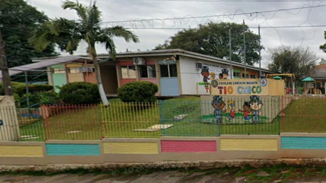 Imagem da faxada da escola Tio Chico.