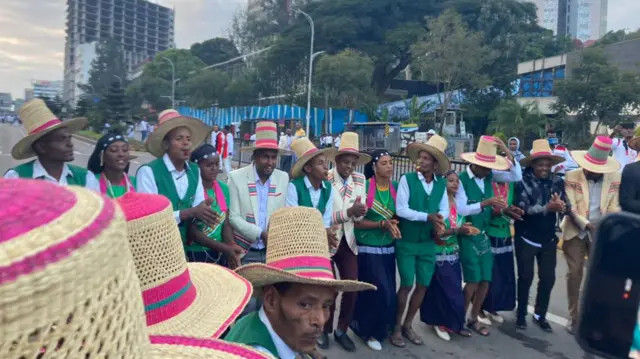 Alaabaa irraa namoonni uffata aadaasaaniin faayamanii argamaniiru