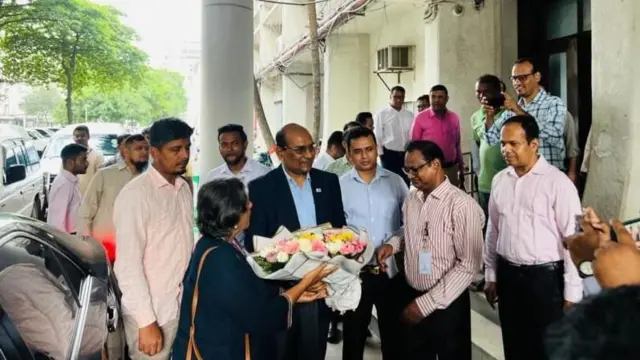 সরকার পতনের পর বিভিন্ন প্রতিষ্ঠানের শীর্ষপদে পরিবর্তন লক্ষ্য করা যাচ্ছে