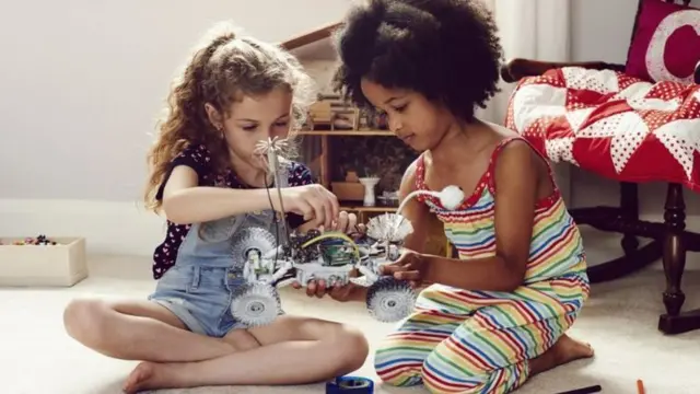 Des enfants en train de jouer.