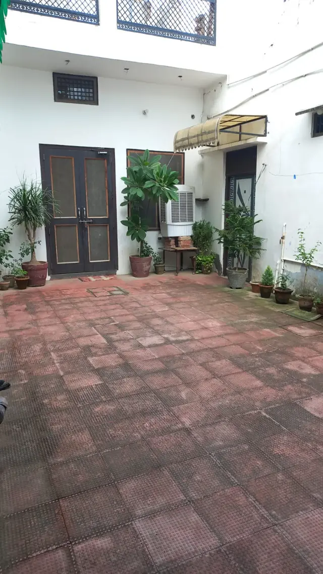 बरेली के पुराने शहर के मोहल्ला चक में मेरे नाना का घर