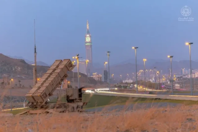 سامانه موشک زمین به هوا در بیرون شهر