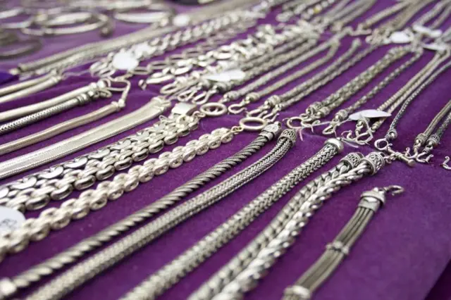 चांदीचे दागिने हा एकमेव पर्याय नाही, भांडी आणि इतर अनेक मौल्यवान वस्तू देखील चांदीपासून बनवल्या जातात.