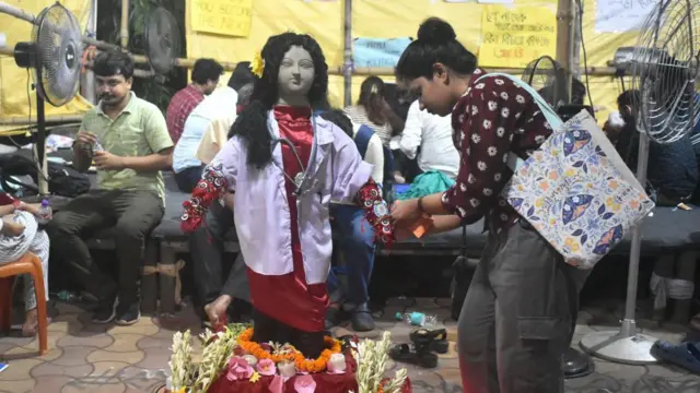 ਇੱਕ ਡਾਕਟਰ ਇੱਕ ਮੂਰਤੀ