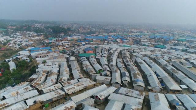 সরকারি হিসেবে মিয়ানমার থেকে আসা অন্তত বারো লাখ রোহিঙ্গা শরনার্থী উখিয়া ও টেকনাফের ক্যাম্পে বসবাস করছে 