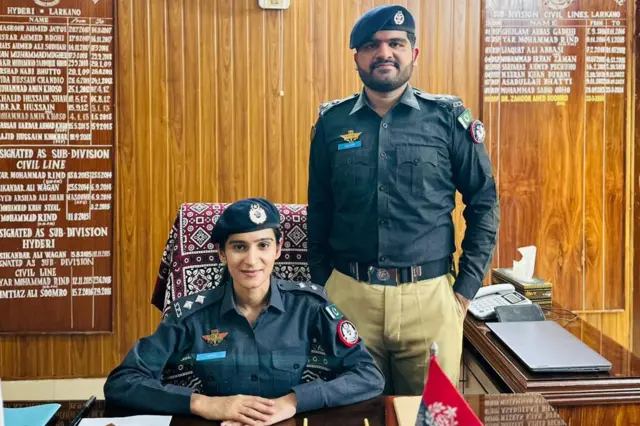 شکار پور کی خاتون ڈی ایس پی پارس بکھرانی اور ڈی ایس پی ڈاکٹر ظہور احمد سومرو