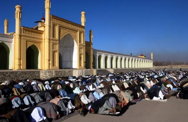 خلک د لمانځه حالت کې 