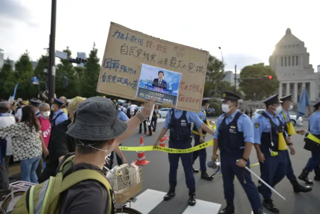 А﻿бенин тажыясы мамлекеттик деңгээлде өтүп жатканы айрымдарды нааразы кылды
