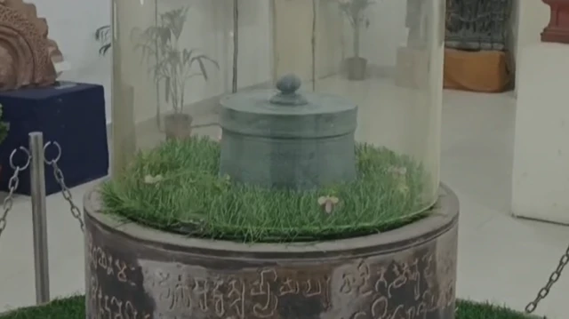 તથાગત બુદ્ધના અસ્થિઓ ગુજરાતમાંથી કેવી રીતે મળ્યા, જે શ્રીલંકા મોકલાયા તેની પાછળ શું છે રહસ્ય? વડોદરા સયાજીરાવ યુનિવર્સિટી