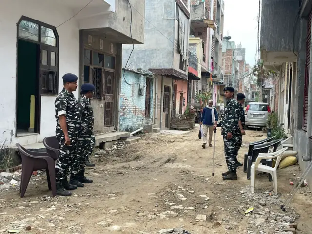 साहिल ख़ान का परिवार इसी गली के एक मकान में किराये पर रहता है