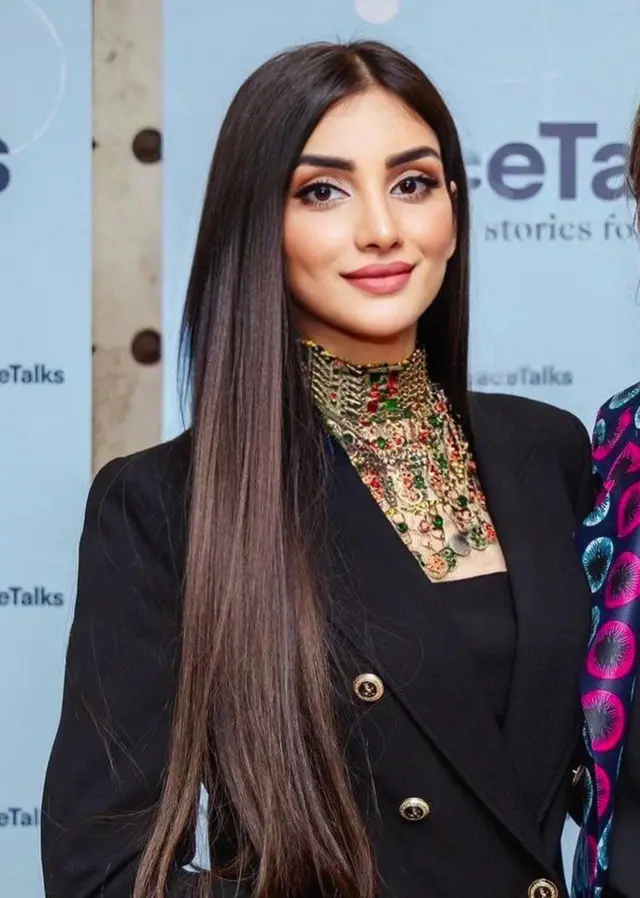 نيلوفار أيوبي