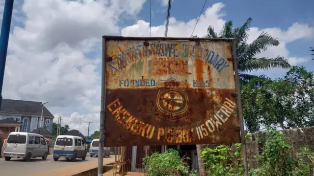 Ụlọakwụkwọ Comprehensive Emekuku