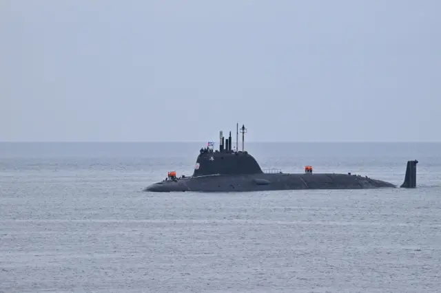 O submarino nuclear russo, embora sem armas nucleares, ao chegar nesta quarta-feira a Havana