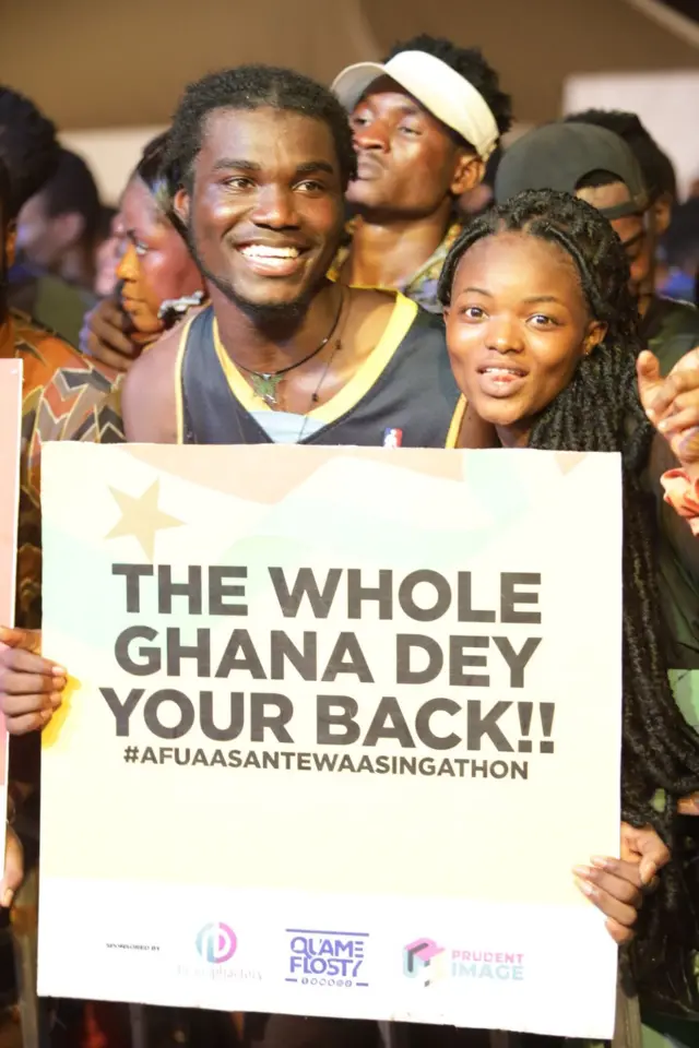 Pipo wey carry placards