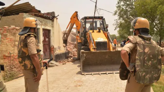 బుల్డోజర్ 