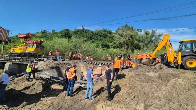 Ремонт колій після нічного обстрілу
