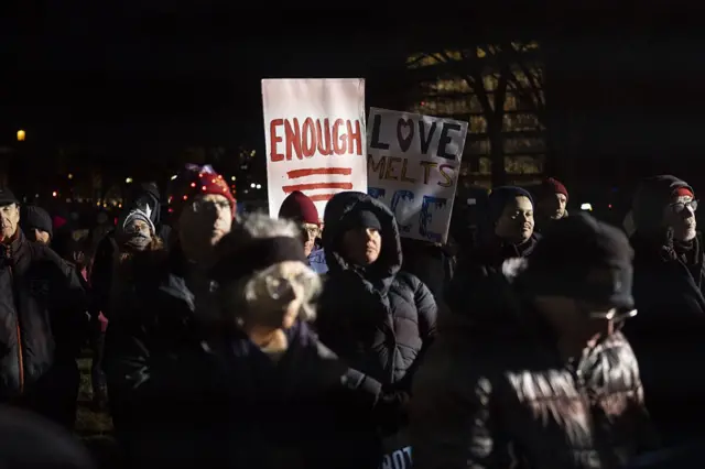 Demokratlardan çok sayıda siyasetçi ve destekçileri, Trump'ın "Birliğin Durumu" konuşmasını, "Halkın Birliğin Durumu" adını verdikleri mitingte bir araya gelerek protesto etti