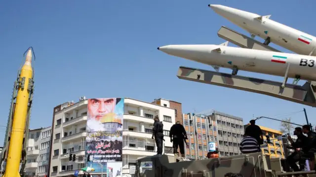 نمایش موشک در تهران