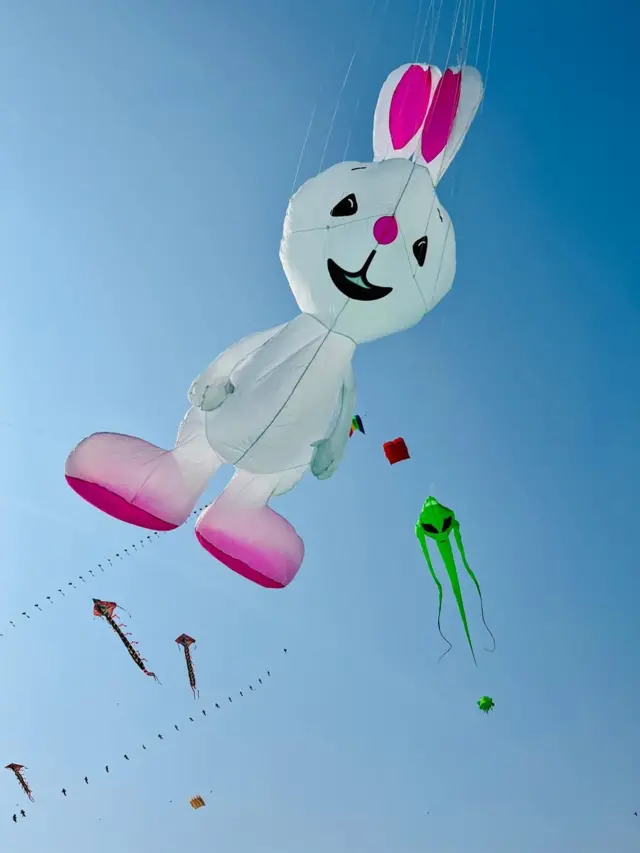 વડા પ્રધાન નરેન્દ્ર મોદીએ જર્મનીના ચાન્સેલર ફ્રિડ્રિખ મર્ત્ઝ સાથે ગાંધી આશ્રમની મુલાકાત લીધી, સાથે પતંગ પણ ચગાવ્યો – ન્યૂઝ અપડેટ