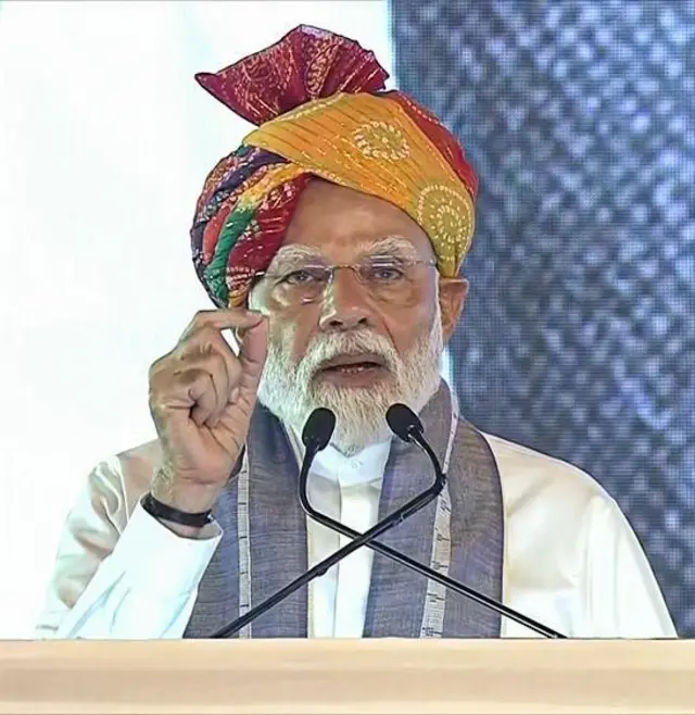 બીબીસી ગુજરાતી વકફ કાયદો વડા પ્રધાન નરેન્દ્ર મોદી કૉંગ્રેસ મુસ્લિમ પંક્ચર અસદુદ્દીન ઓવૈસી
