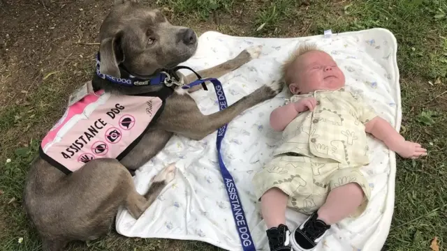 Bela e o bebê Olly que nasceufutebol bets ao vivomaio