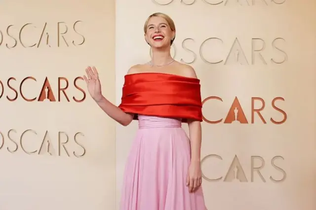 فلم ’ہیمنیٹ‘ میں شیکسپیئر کی بیوی کا کردار ادا کرنے والی جیسی بکلے