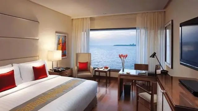 ఒబెరాయ్ కథ