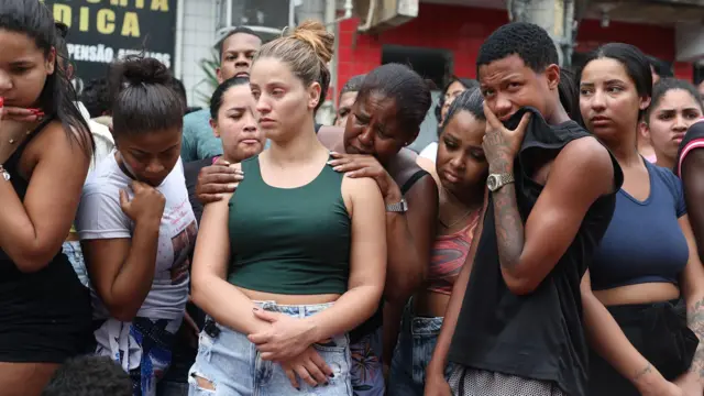 У Пењи је завладао шок док су мештани извлачили све више тела са оближњег брда, уплакани људи