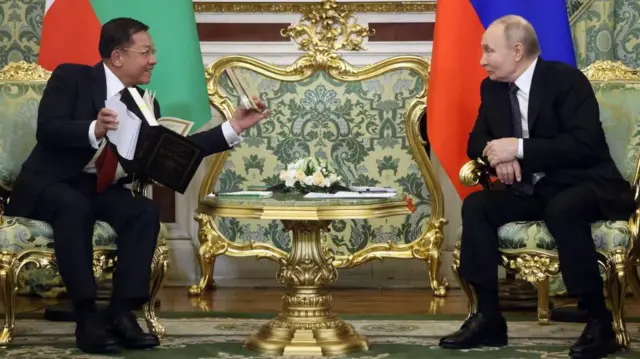 ကရင်မလင်မှာ ဗျာဒိတ်ရ ကြွက်မင်းဇာတ်လမ်း ပြောသူ