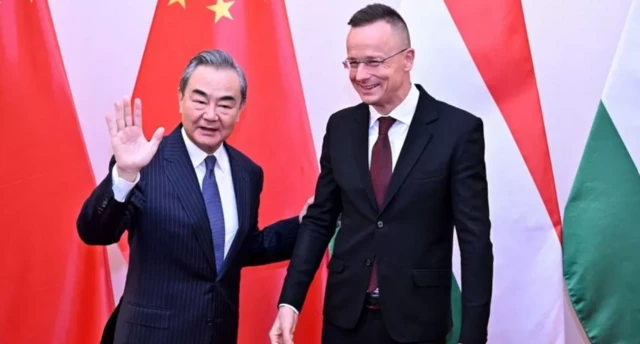 Сіярто і Ван Ї