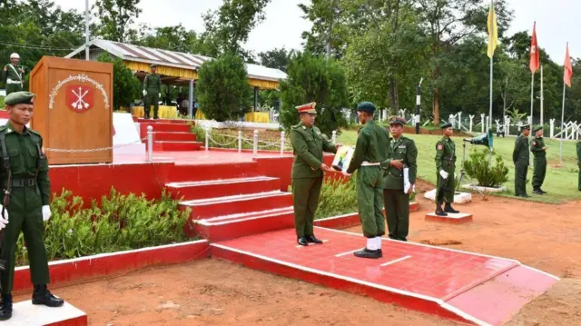အပတ်စဉ် ၂၃ စစ်မှုထမ်းသင်တန်းသားများ