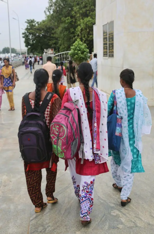 विद्यार्थिनी