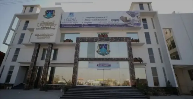 پېښه په خصوصي تعلیمي ادارې سرحد پوهنتون کې رامنځته شوې ده.