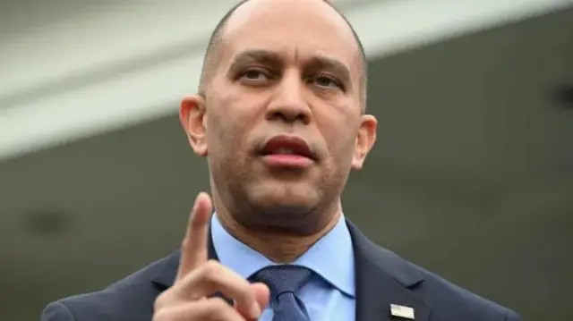 শীর্ষ ডেমোক্র্যাট নেতা হাকিম জেফ্রিস বিলটিকে স্বাগত জানিয়েছেন